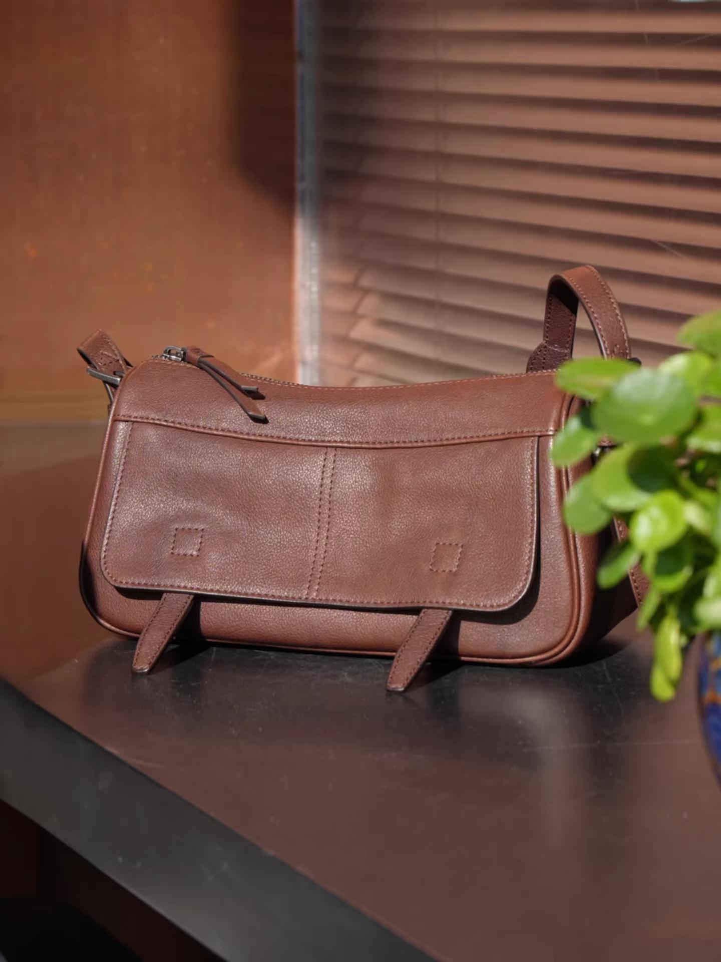 Niche High-end Handbag for Women, Retro Commuting Versatile Small Square Bag, Casual Commuting Single Shoulder Crossbody Bag 26*11*13.5 темно-коричневого