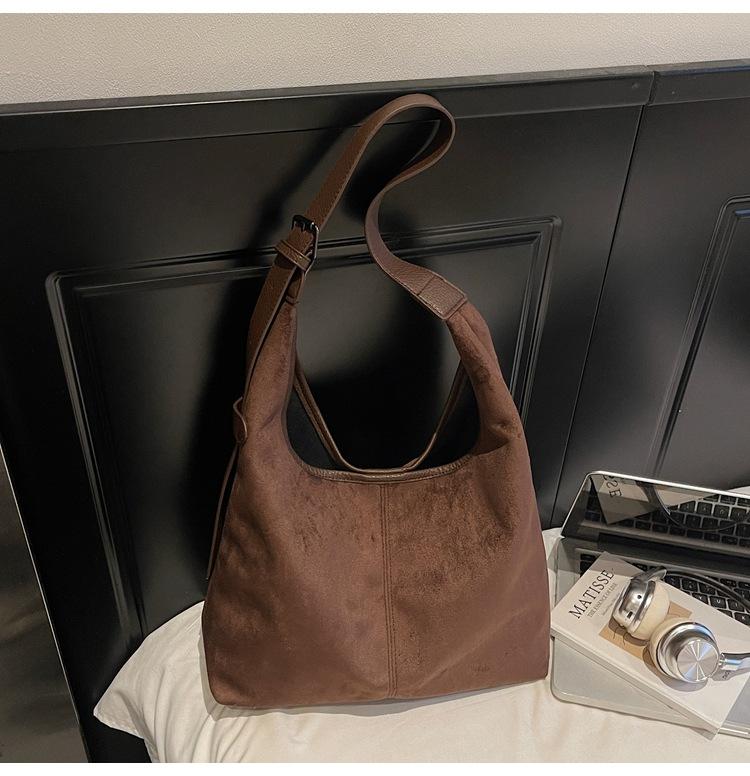 Large Capacity Simple Commuter Tote Bag Women's 2025 Autumn New High-end Casual Trend Shoulder Armpit Bag