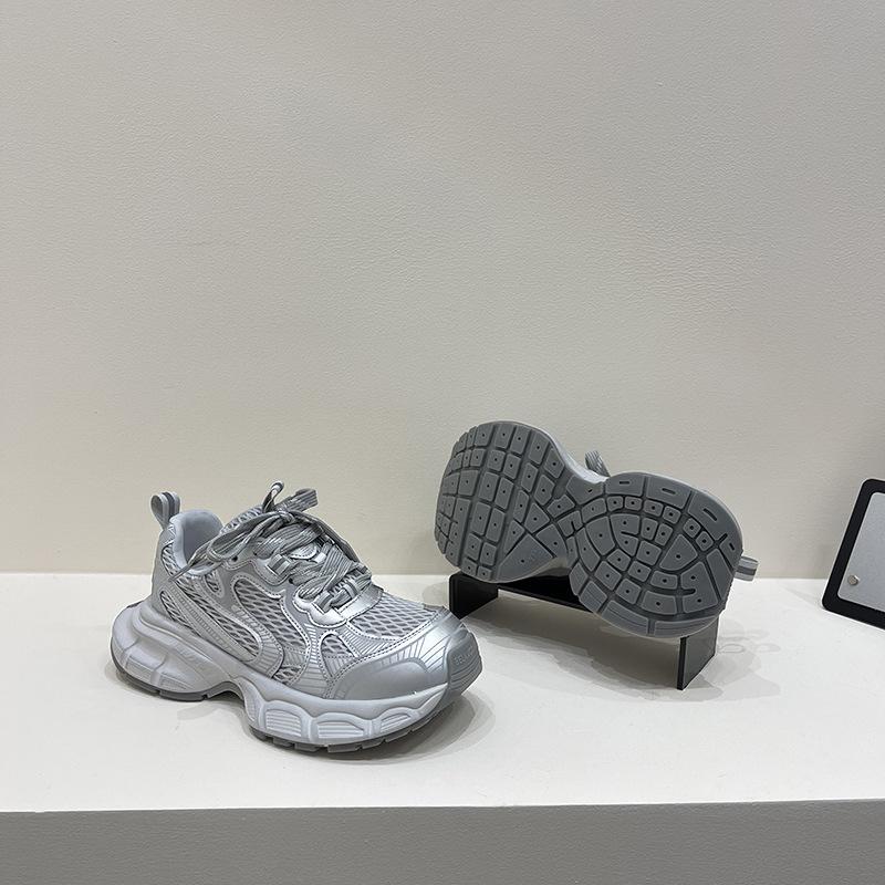 European Station 2025 Spring and Summer New Ultra Light Soft Bottom Net Breathable Sports and Leisure Ultra Fire Thick Bottom Paris Daddy Shoes Women