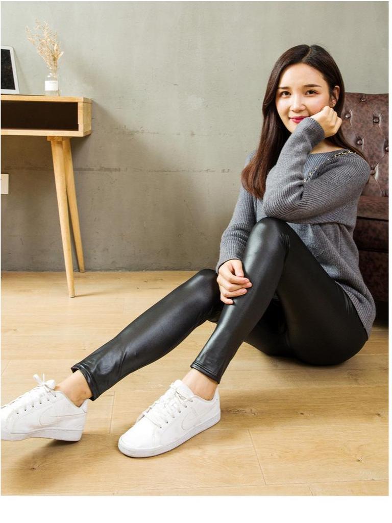 2024 Women's Stretch Faux Leather Pants: Thickened, Elastic Waist, Velvet Lined, Gusseted Leggings
