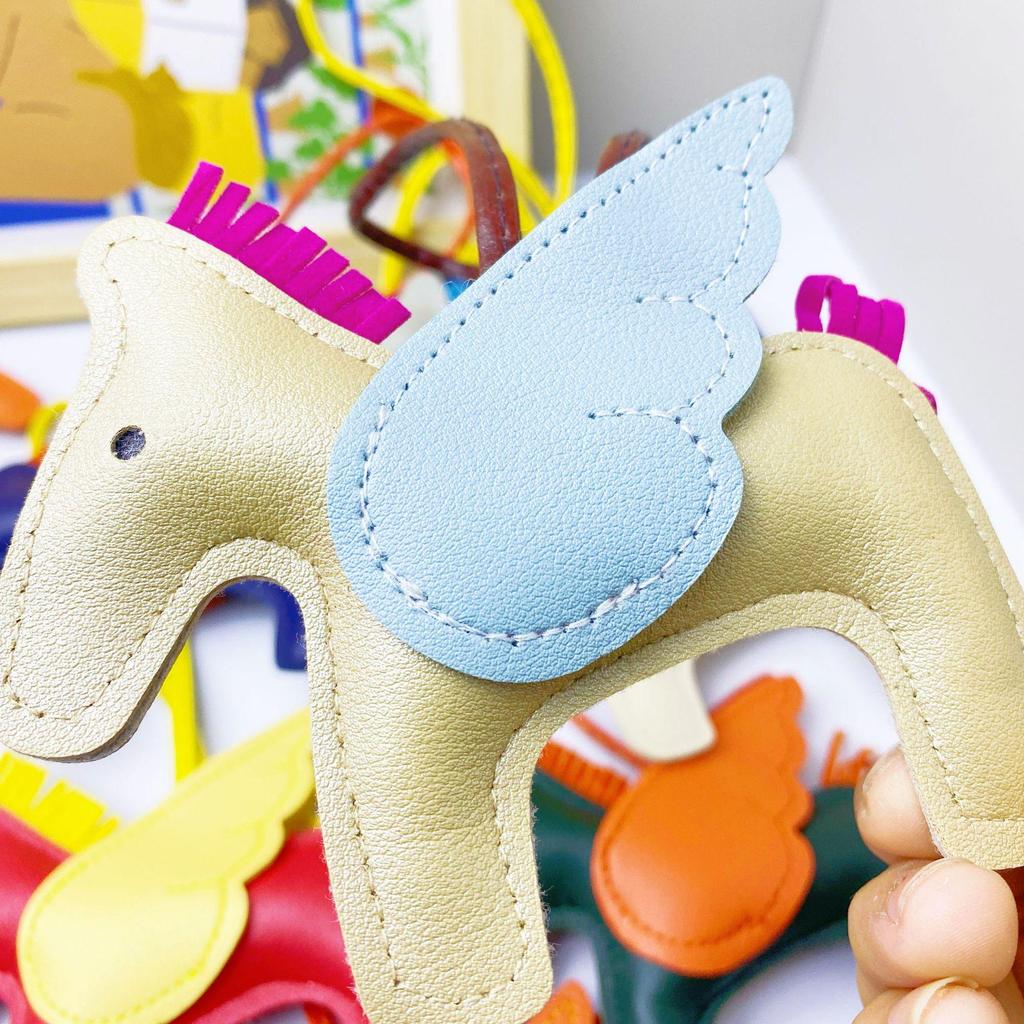 Breloc din piele PU inspirat de Douyin, cu ciucuri Pegasus, pentru geantă de mașină, cu pandantiv