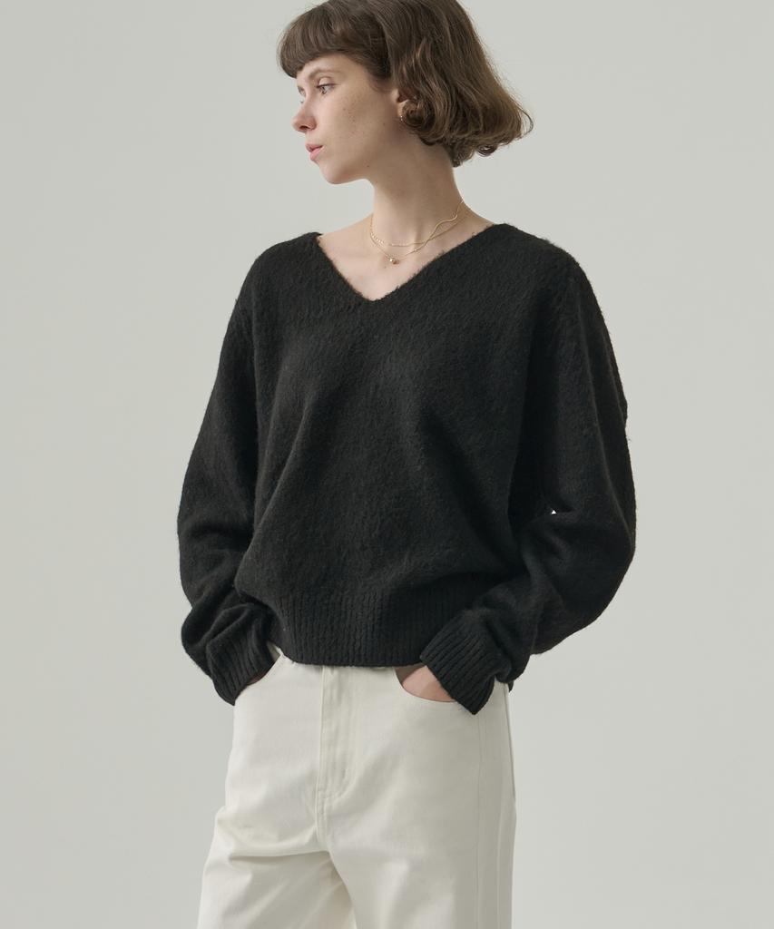 Deuloupisumeon Hairy Wool V-Neck Pullover Knit [Ivory]