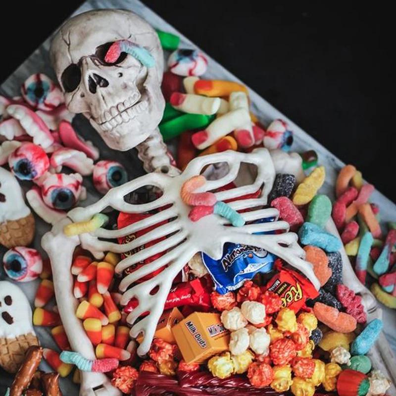 Small Skeletons Decoration Full Body Posable Joints Spooky Skeletons Hanging for Halloween Haunted House Party Decor Trick Prop