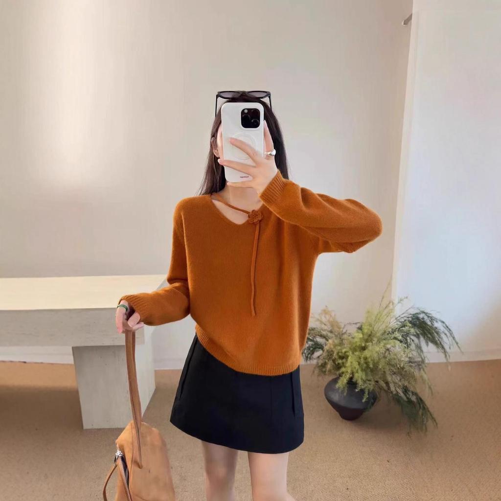 Korean V-Neck 3D Flower Long Sleeve Knit Sweater for Women - 2025 Autumn/Winter High-End Chic Style