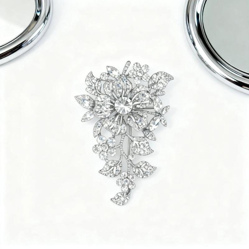 High-end Flower Women s Brooch Luxury Court Crystal Retro Temperament Corsage Versatile Brooch белый