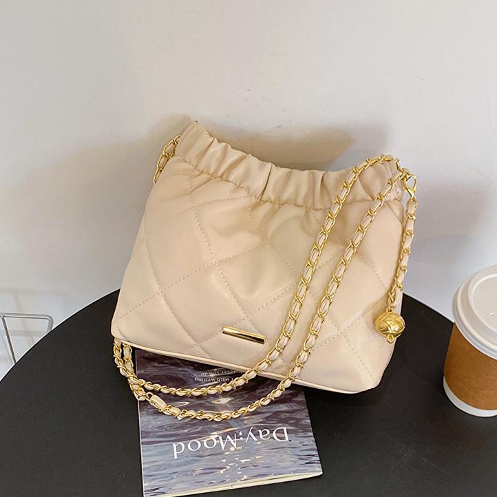 Soft Leather Large Capacity Fashionable Pleated Chain Shoulder Bag Summer New Western-style Leisure Bag Drawstring Crossbody Bag