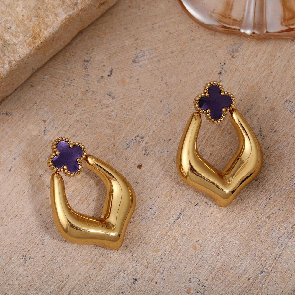 Four Leaf Clover Heart-shaped Titanium Steel Earrings with a Light Luxury and High-end Feel, Personalized and Simple Earrings