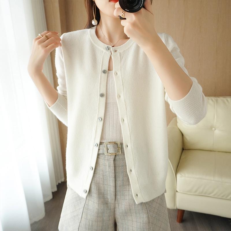Women's Loose Plus Size Pure Wool Cardigan - Round Neck, Long-Sleeve, Anti-Pilling Knitwear for Spring & Autumn