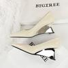 Damenschuhe, Keilabsätze, High Heels, Flache, spitze Keilschuhe aus Metall, Maßgefertigte Schuhe, High Heels