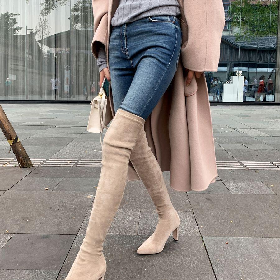Spetsiga över-knä-stövlar med höga klackar, smala klackar, höst- och vintermode, enastående nisch, elastiska, tjockklackade, stora storlekar, långa damstövlar