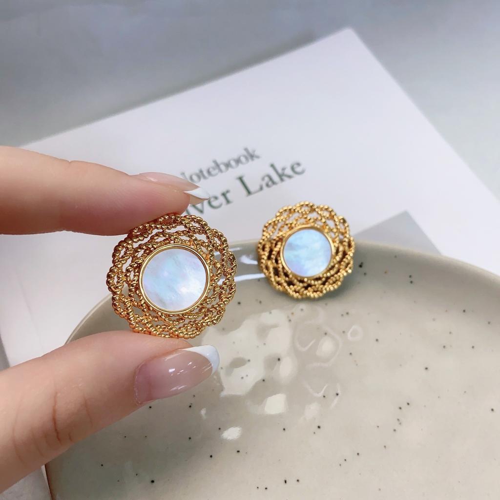 High End French Retro Shell Earrings, Women's Geometric Oval Temperament, Niche and Cold Style, Exaggerated Earrings, Light Luxury