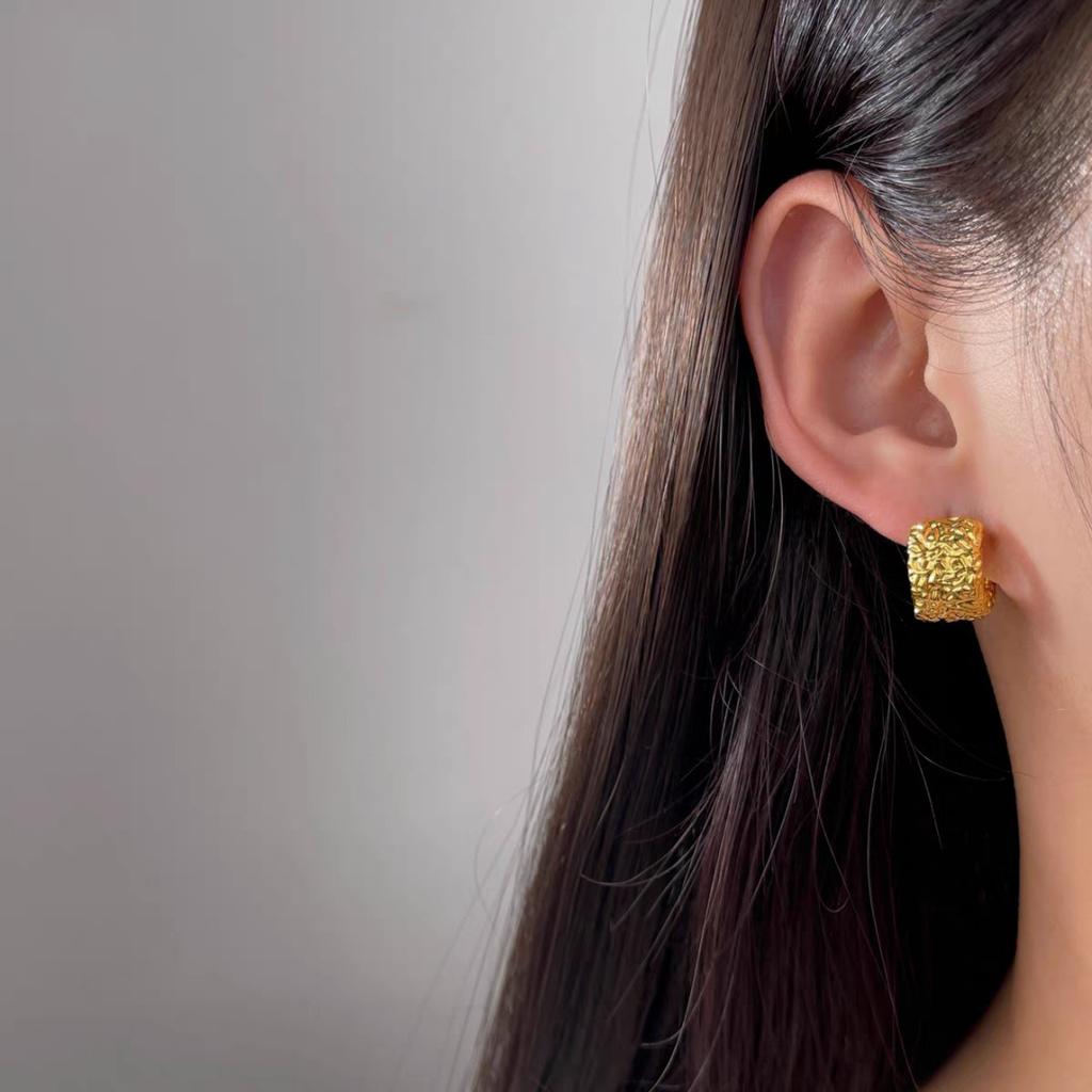 Tägliches Pendeln Unregelmäßige Falten Premium-Gefühl Ohrringe Ohrstecker Nischen-Design Einzigartig Trendig Temperament Ohrringe