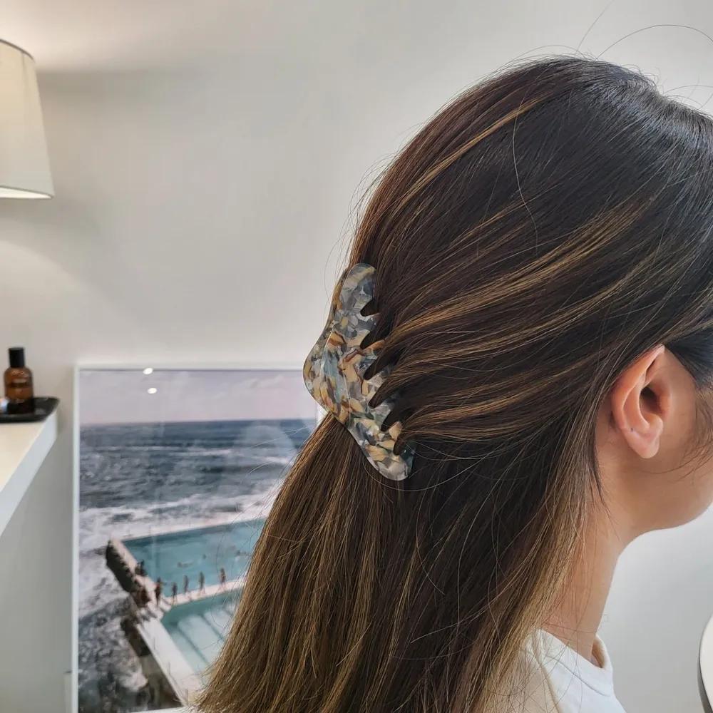 Celluloid mother-of-pearl leopard hair clip