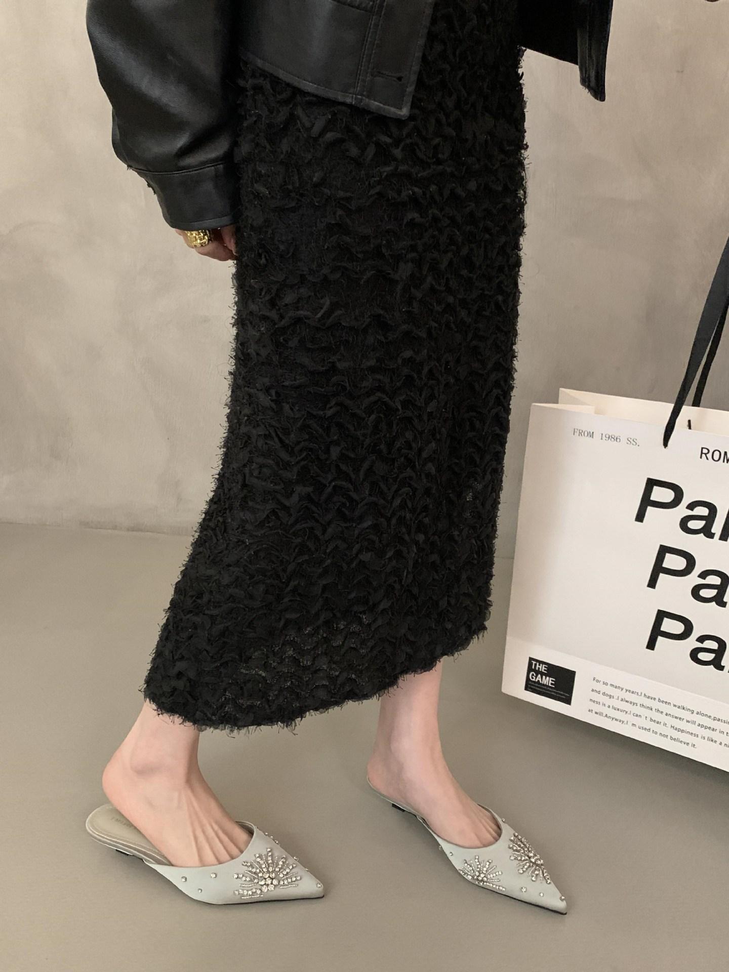 

Туфли-шлепанцы на низком каблуке, с сумкой на носке. Новинка к Новому году, с острым носком, мелким вырезом, полузакрытые, со стразами, ремешком-перемычкой, ленивые сандалии, женская обувь 41 светло-зеленый