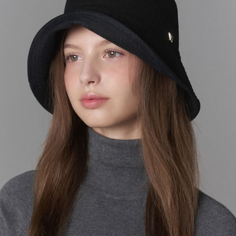 WHITE SANDS Symbol Logo Jacquard Reversible Bucket Hat Halvis (3 colors)