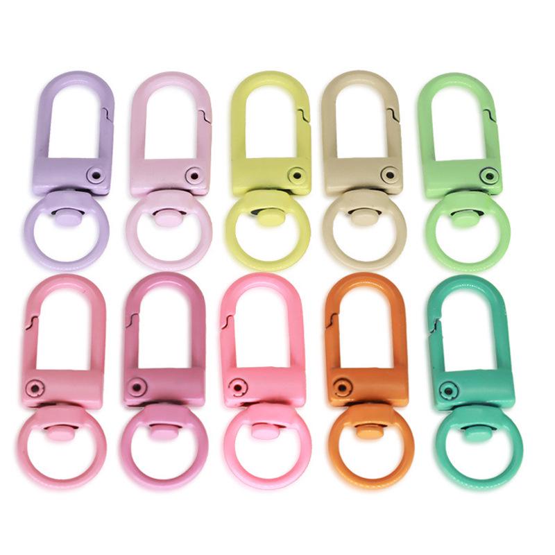 Мини Брелок Цветок: Милый брелок-подвеска с цветочным узором из смолы, идеально подходит для подарков и украшения сумки