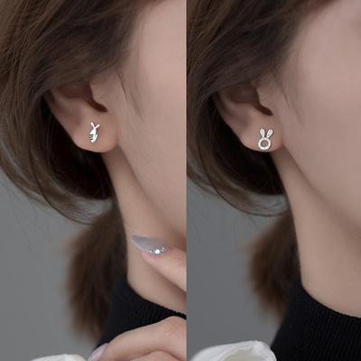 Japon et Corée du Sud boucles d'oreilles asymétriques mini radis lapin douces et mignonnes étudiants design intéressant boucles d'oreilles mode nouvelles