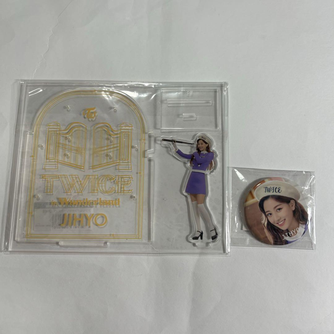 

[USED] TWICE Jihyo Wonderland Acrylic Stand Can Badge Acrylic Stand