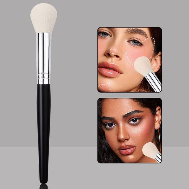 REGENBOOG - Round-Toe Blush Brush