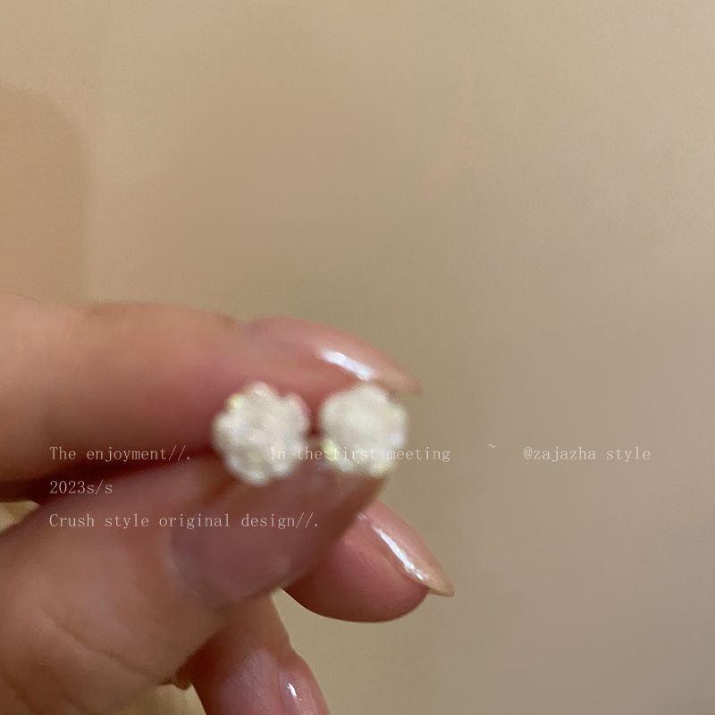 

Stud Earrings for Women Fancy Exquisite Small Flowers Pair of white roses