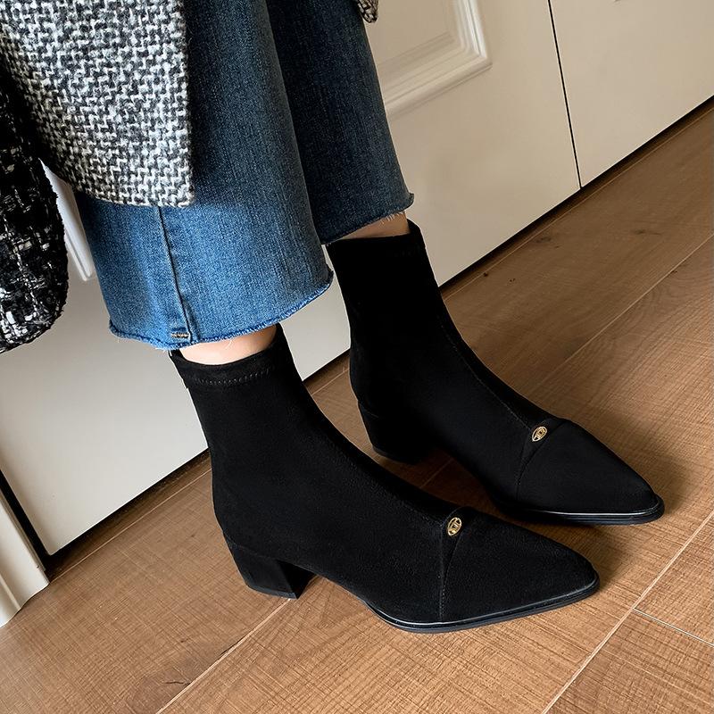 

Commuter stretch boots women s thin heel matte thin boots Internet celebrity high heel velvet 2025 pointed mid boots autumn and winter short boots 40
