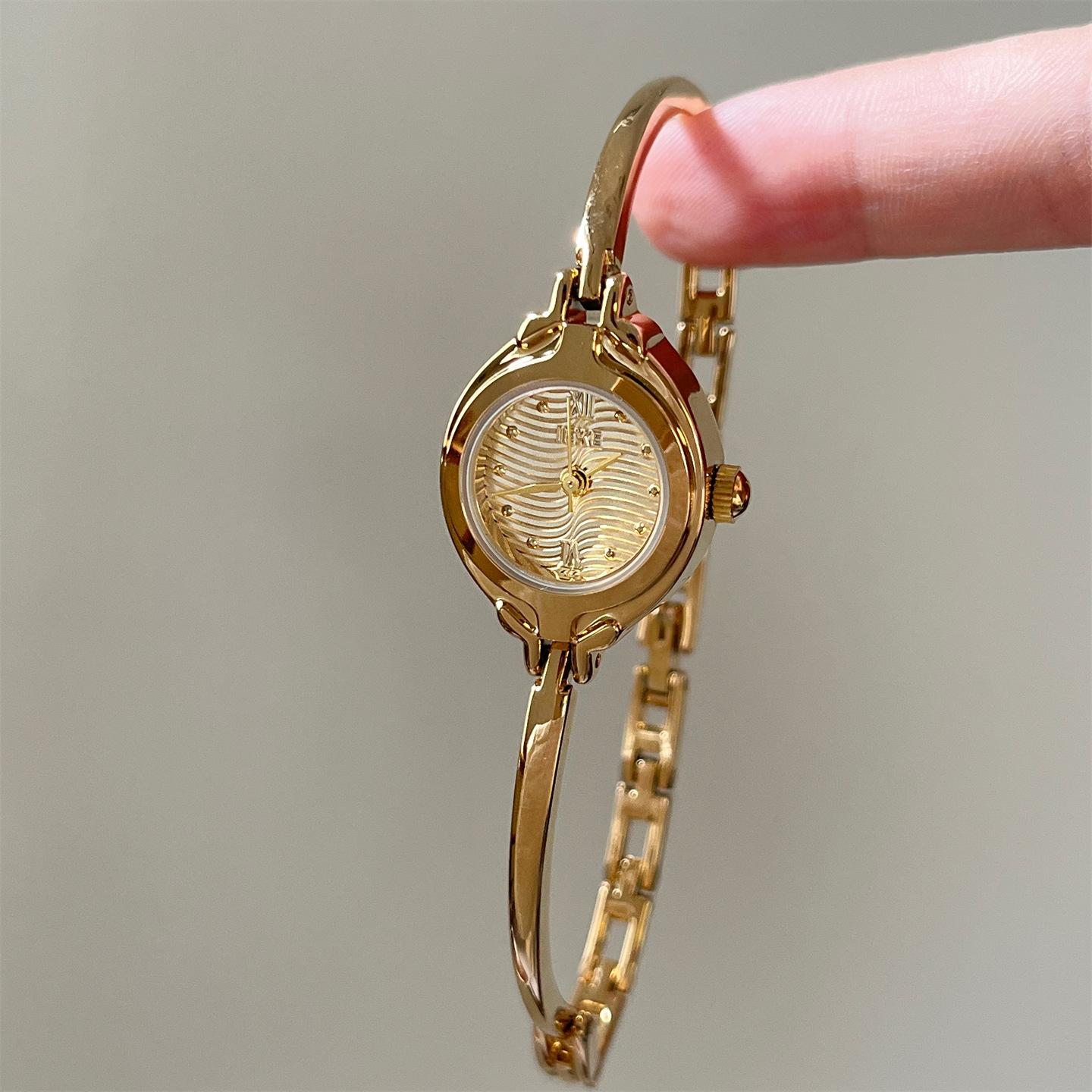 IEKE exquisite small dial ultra-fine bracelet watch, small retro bracelet women s watch, simple and high-value quartz watch