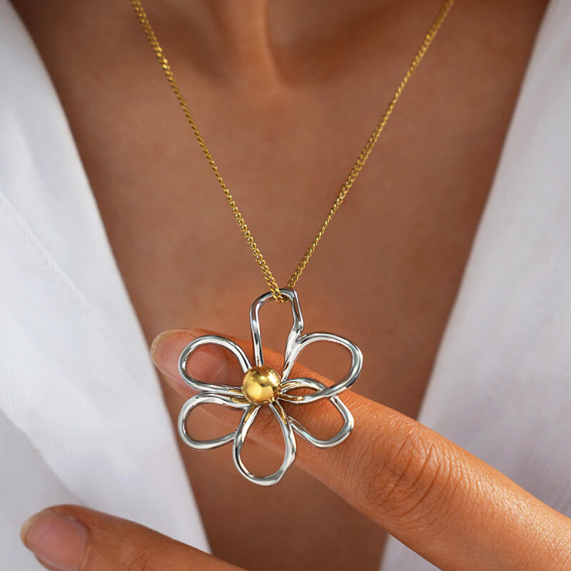 Stainless Steel Hollowed Out Daisy Necklaces for Women Ladies Minimalist Niche Design Pendant Necklaces Vacation Jewelry Gifts