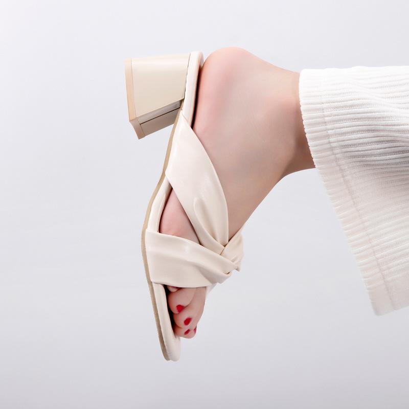 2026 New Summer Versatile Coarse Heel Middle Heel Fashion Cool Slippers for Women's Outerwear