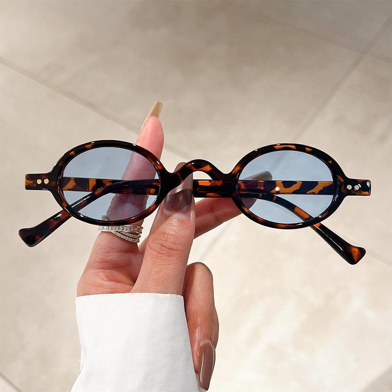 Luxury Brand Designer Oval Sunglasses Women For Men Fashion Vintage Punk Trendy Sun Glasses Small Frame Rivet Hip Hop Shades Uv