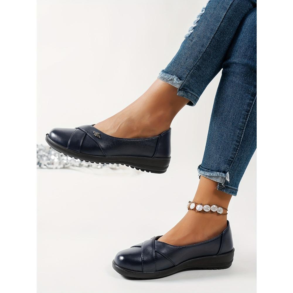 Large Size Popular Minimalist Metal Badge Decoration, Lightweight, Comfortable, Fashionable and Versatile Women's Flat Loafers