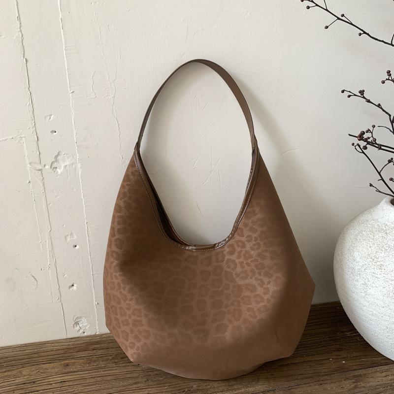 Retro bag women's large capacity 2025 new autumn and winter simple versatile shoulder underarm bag commuter tote bag