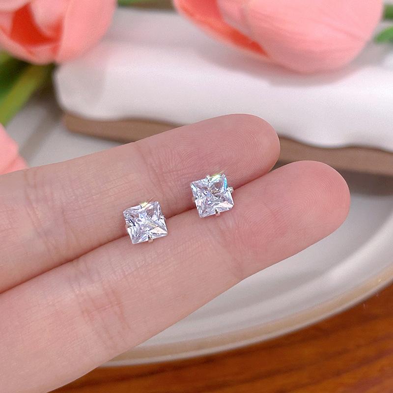 Niche Simple Square Round Super Flash Zircon Stud Earrings, Exquisite And Small Design, Fresh And Sweet Stud Earrings For Women