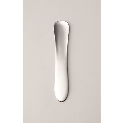 Spatel aus Edelstahl, hergestellt in Japan, mit Etui, perfekt für Kosmetika, Cremes, Make-up, Handcremes, Nagellack und Gesichtswaschmittel. 86 x 17mm.