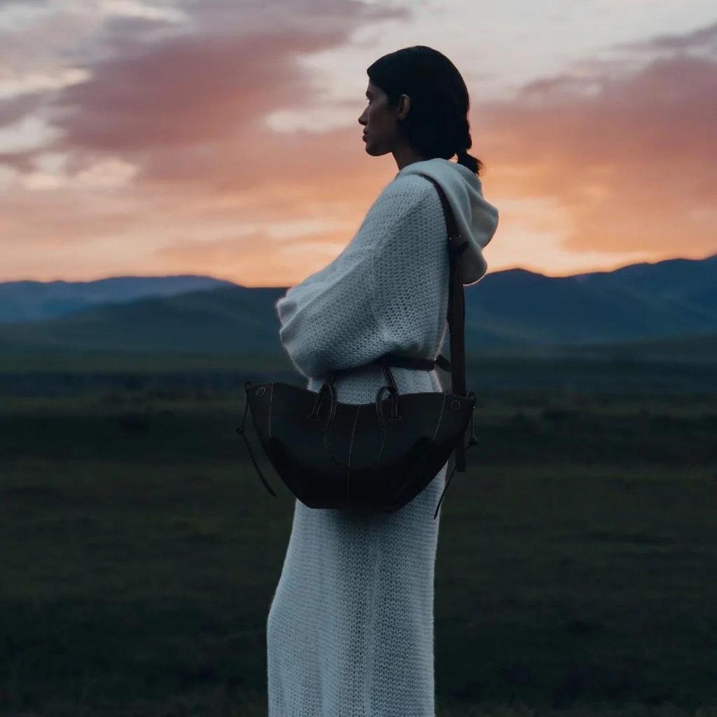 Kabelka crossbody z pravé kůže - Niche designová taška přes rameno, Velkokapacitní pro ženy