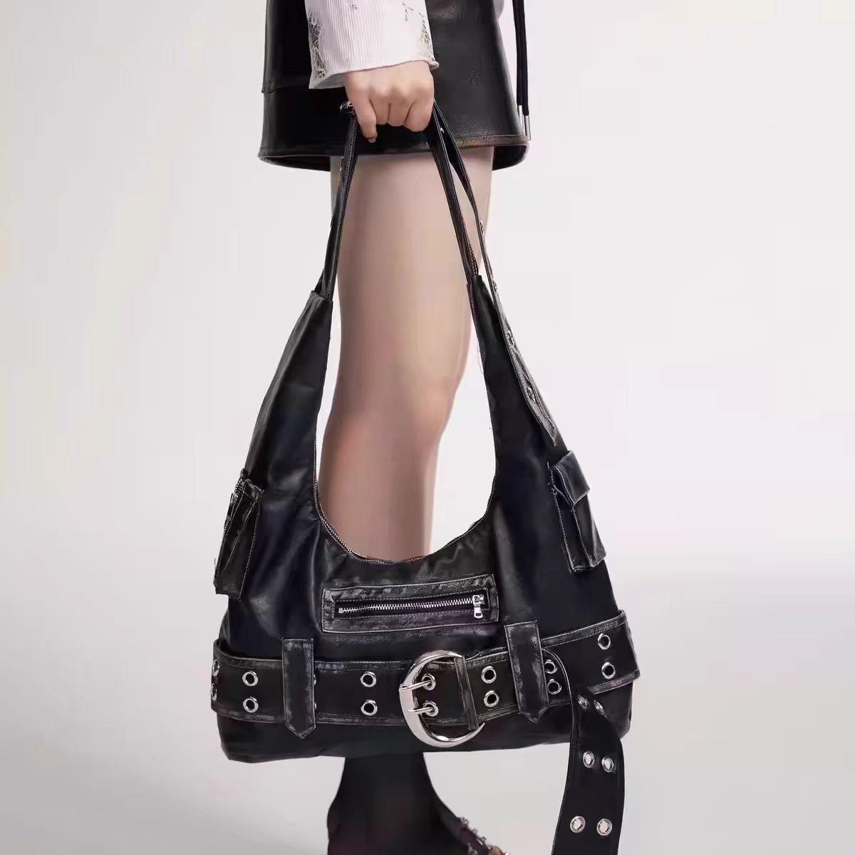 

2024 Женская высококачественная сумка кроссбоди Y2K в байкерском стиле - Большая вместимость, нишевый дизайн