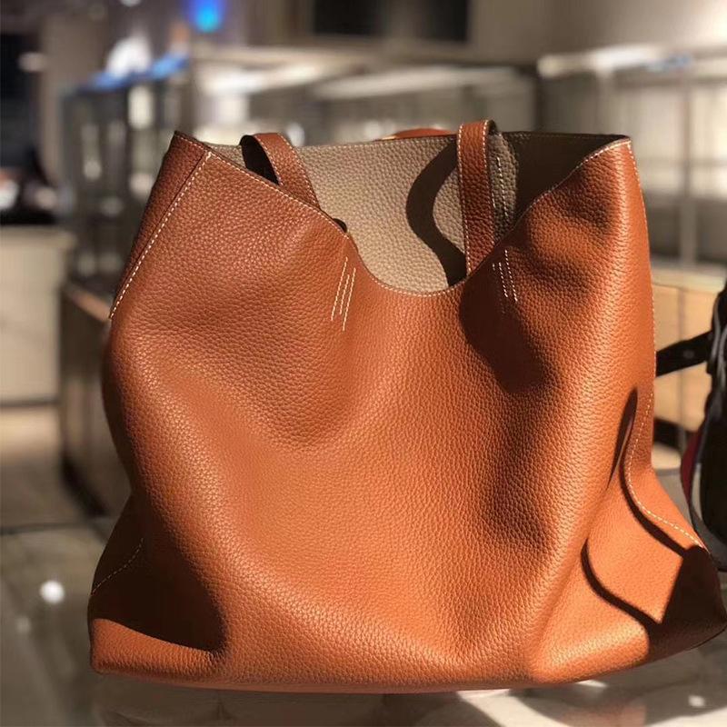 

Кожаная женская сумка через плечо 2025 года, новая двухсторонняя сумка TOGO Head Layer, кожаная сумка-тоут большой емкости 38x4x32cm коричневый