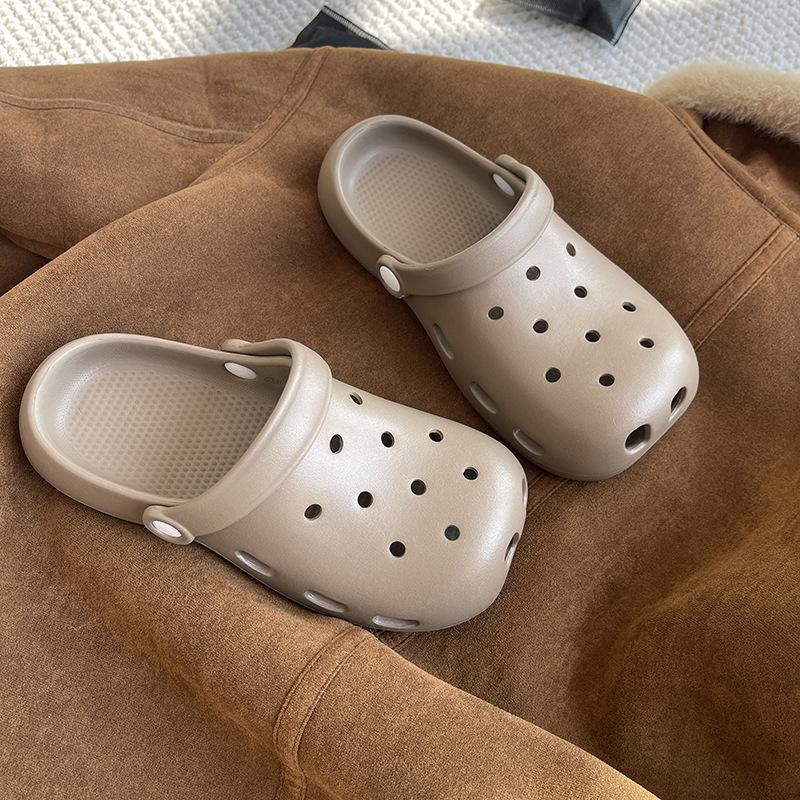 Fashion Women and Men's Hole Shoes 2025 Summer Non-Slip Outdoor Sandals Closed Toe Shit Feeling Beach Slippers Thick Bottom Soft Bottom