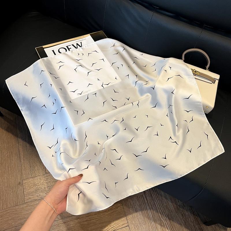 New silk scarf women's fashion versatile high-end small square scarf Korean version neck protection scarf spring and autumn retro scarf binding bag