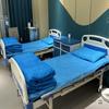 Disposable Hospital Bedding Set: Non-woven Bed Sheets, Duvet Covers, Pillowcases - Customizable, Three-Piece Set for Beauty Salons.