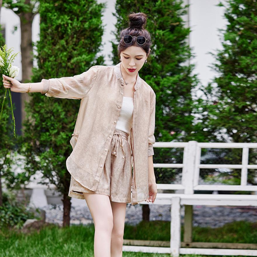 Popular fashion suit women's  new small long-sleeved sunscreen shirt and shorts two-piece set