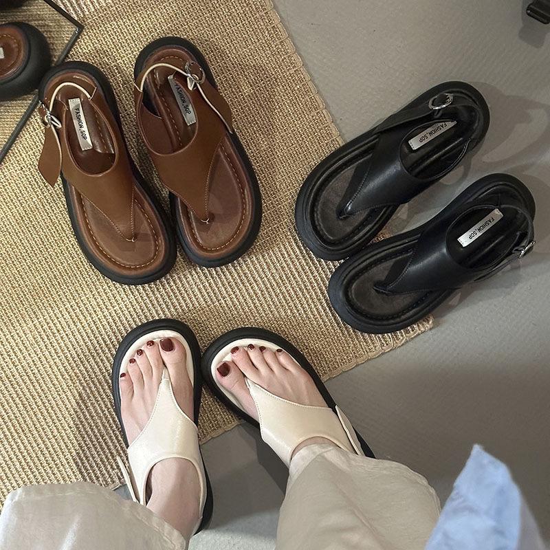 Thick-soled pinch sandals women's 2025 new summer wear pinch-toe beach shoes with skirts fashionable Roman shoes