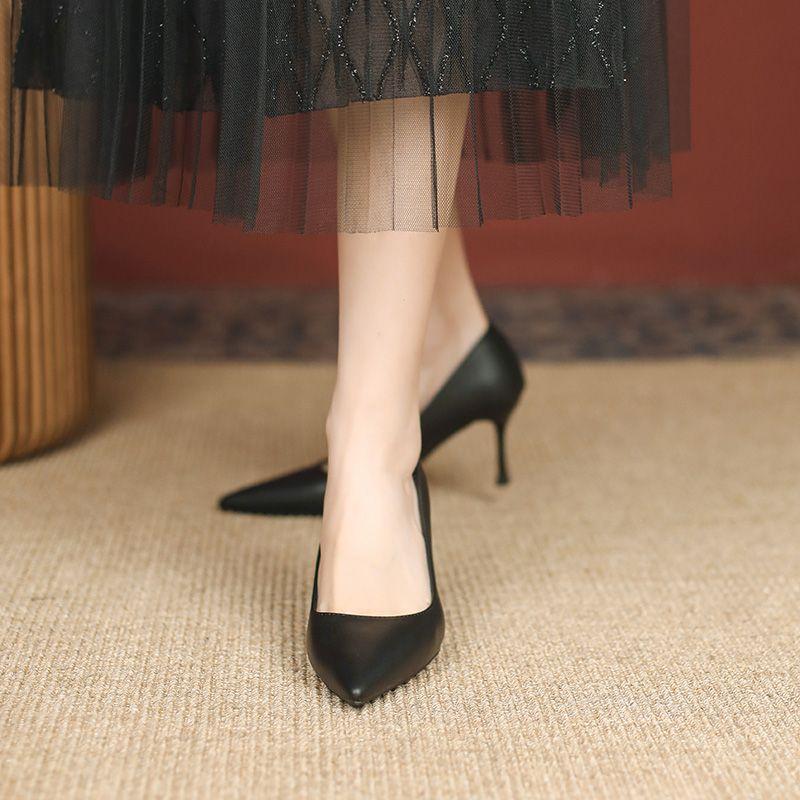 

Off-white high heels, women s thin heels 2025 new small heels are not tired, and the pointed French skirt shoes are hosted. 39 чёрный