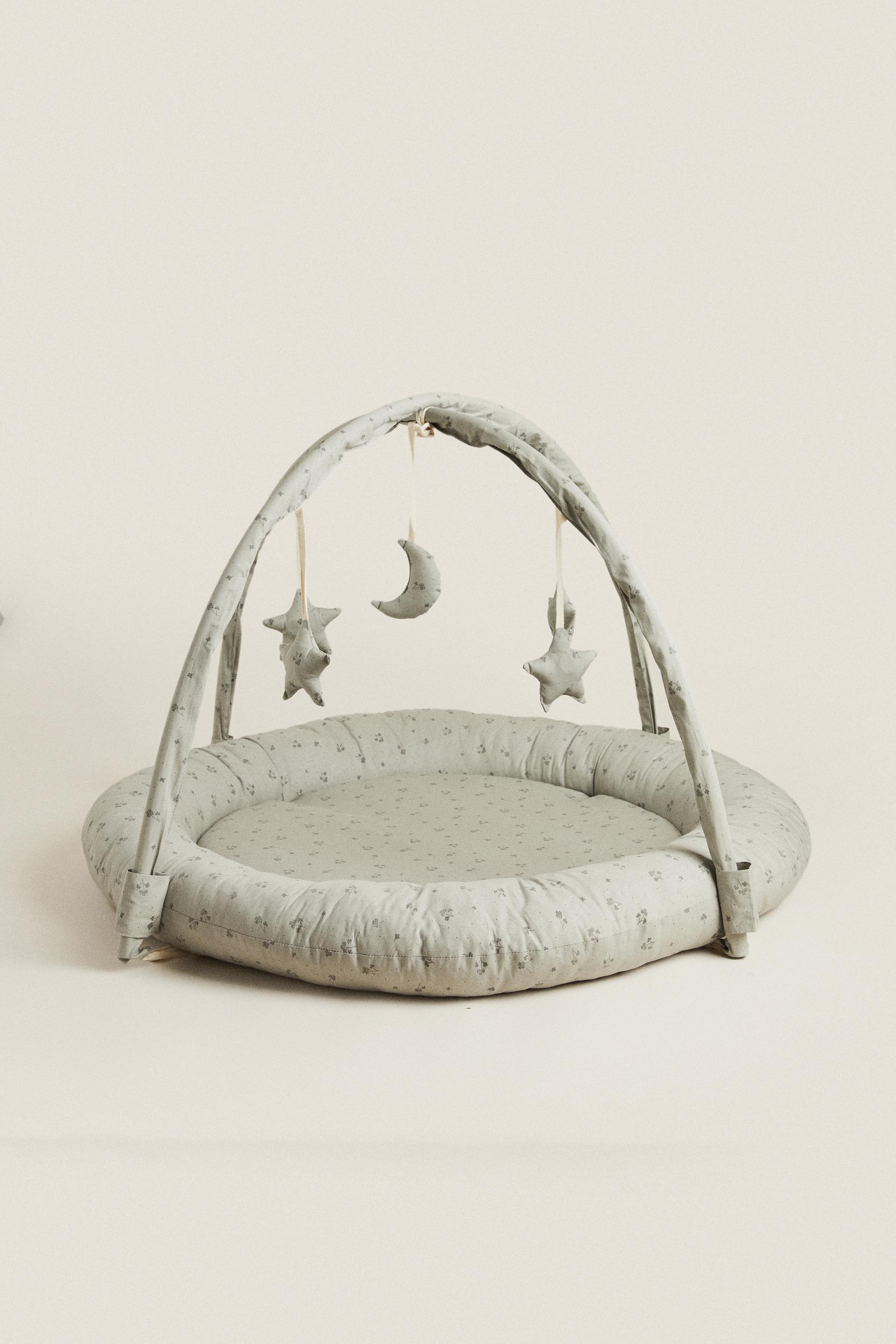 

ДЕТСКИЙ ЗАЛ «КЛЕВЕР И ЗВЕЗДЫ»