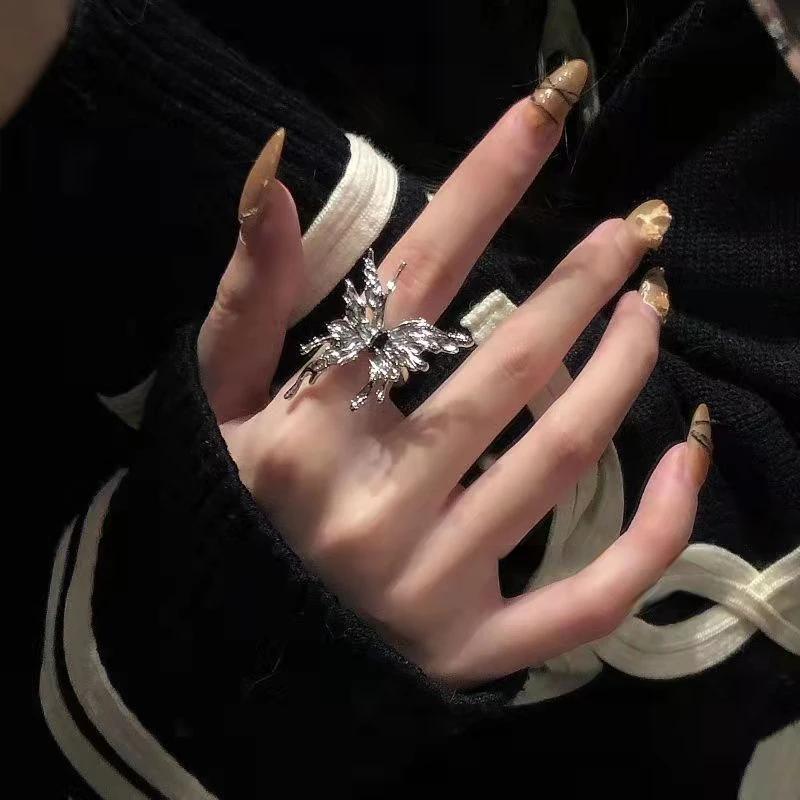 New Punk Vintage Metal Liquid Butterfly Women's Adjustable Ring Niche Design Fashion Exquisite Insect Ring Gothic Jewelry Gifts