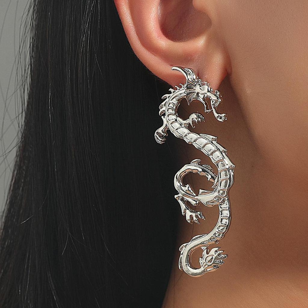 Retro European & American Snake-Shaped Statement Earrings: Trendy Metal Geometric Studs with a Touch of Vintage Charm