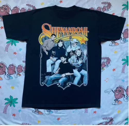 

Hot SALE Vtg Shenandoah Under The Kudzu Tour Cotton Black Full Size TShirt. Unisex T-Shirt S