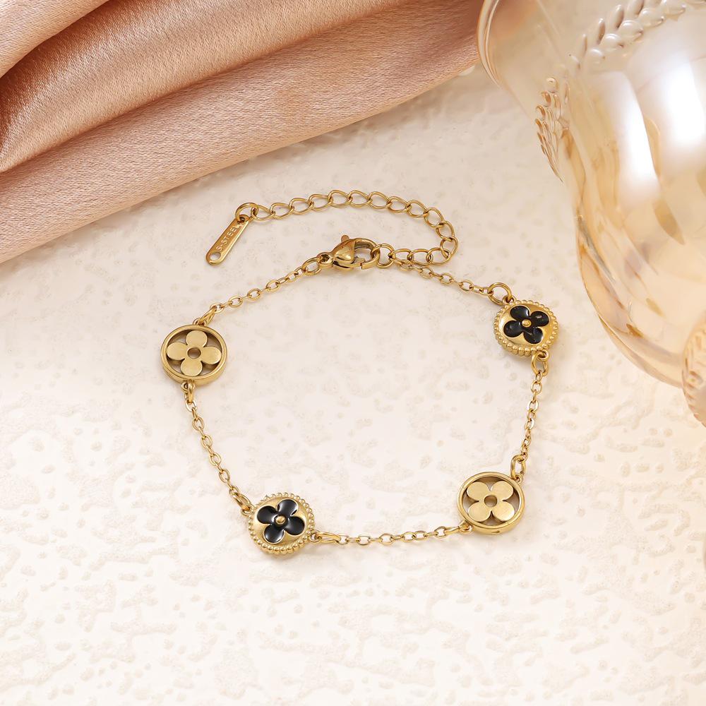 Korean-Style Four-Leaf Clover Sweet Drop Oil Bracelet, Light Luxury Titanium Steel with 18K Gold Plating