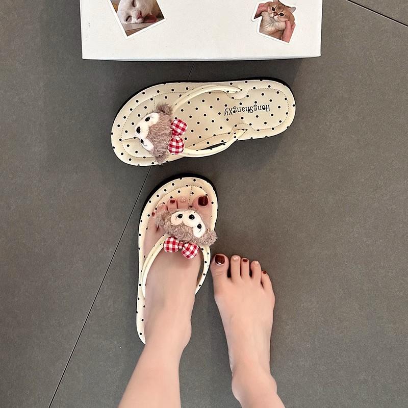 Cartoon versatile non-slip thick-soled flip-flops for girls to wear in summer 2025 new models with skirts, soft-soled cool slippers