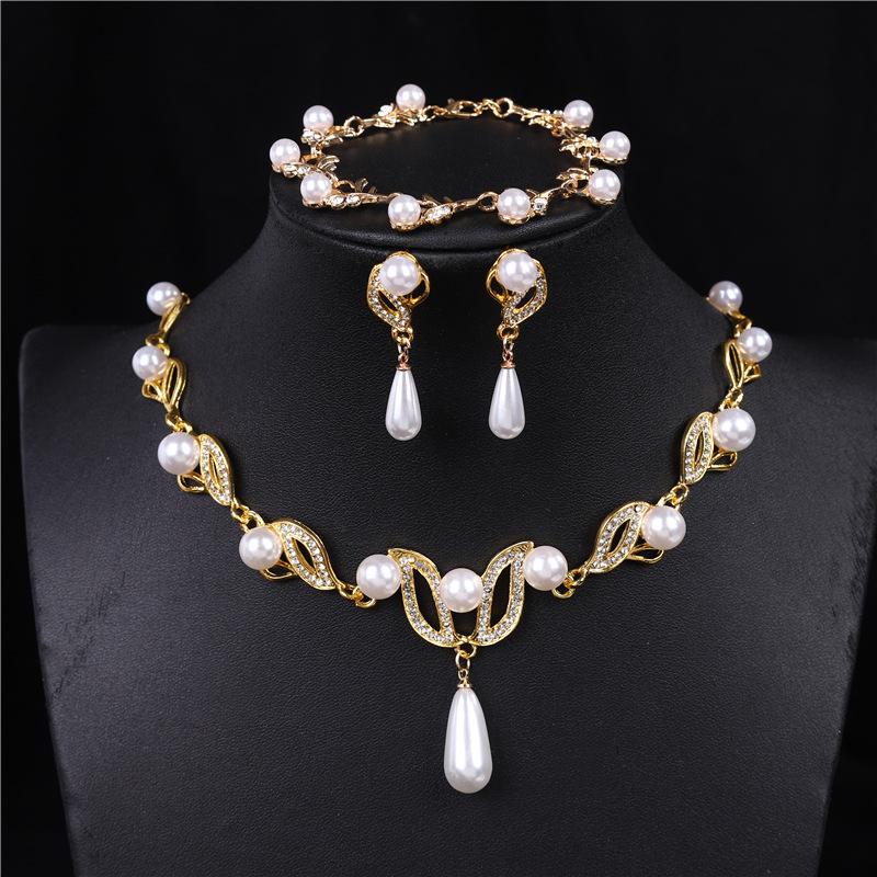European & American Luxury French Retro Rhinestone Pearl Jewelry Set: Earrings, Necklace & Bracelet for Brides