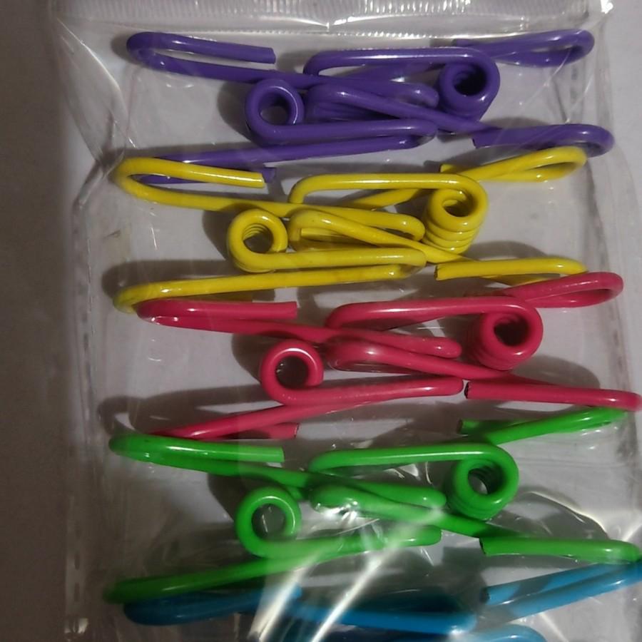 

Punch-Free Indoor/Outdoor Clothesline with Strong Colored Clips